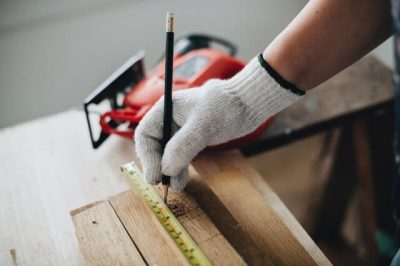19.04.01.-builder-building-carpenter-1573829